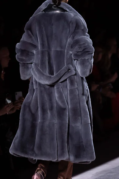 Look 15